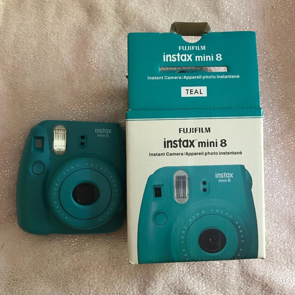 Fugifilm INSTAX 8 Camera with Box